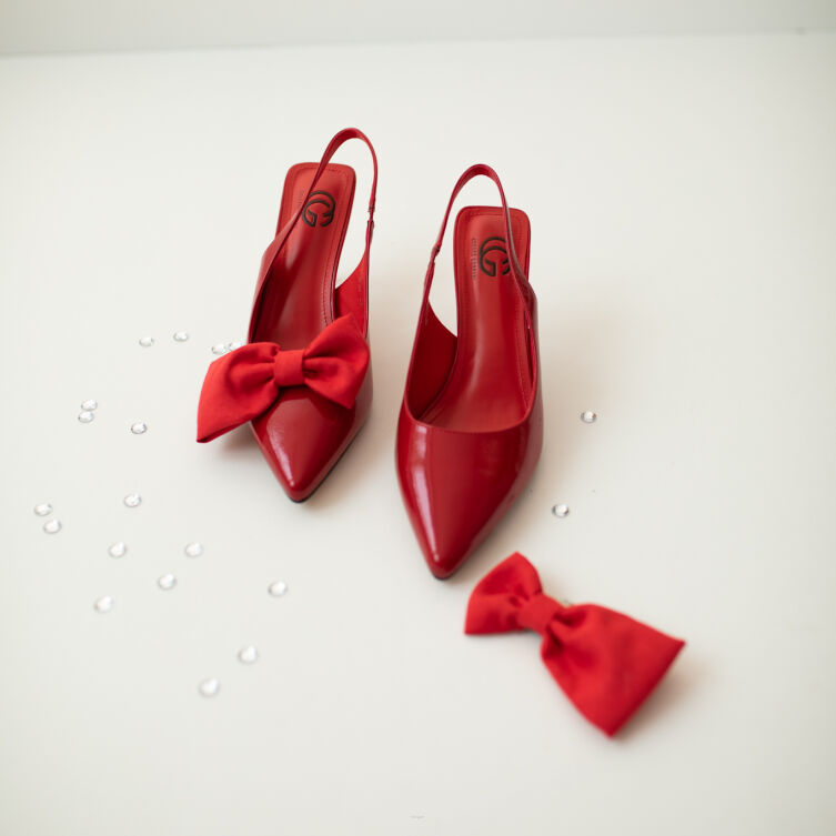 Klipsy do butów / Red Asymmetric Bows